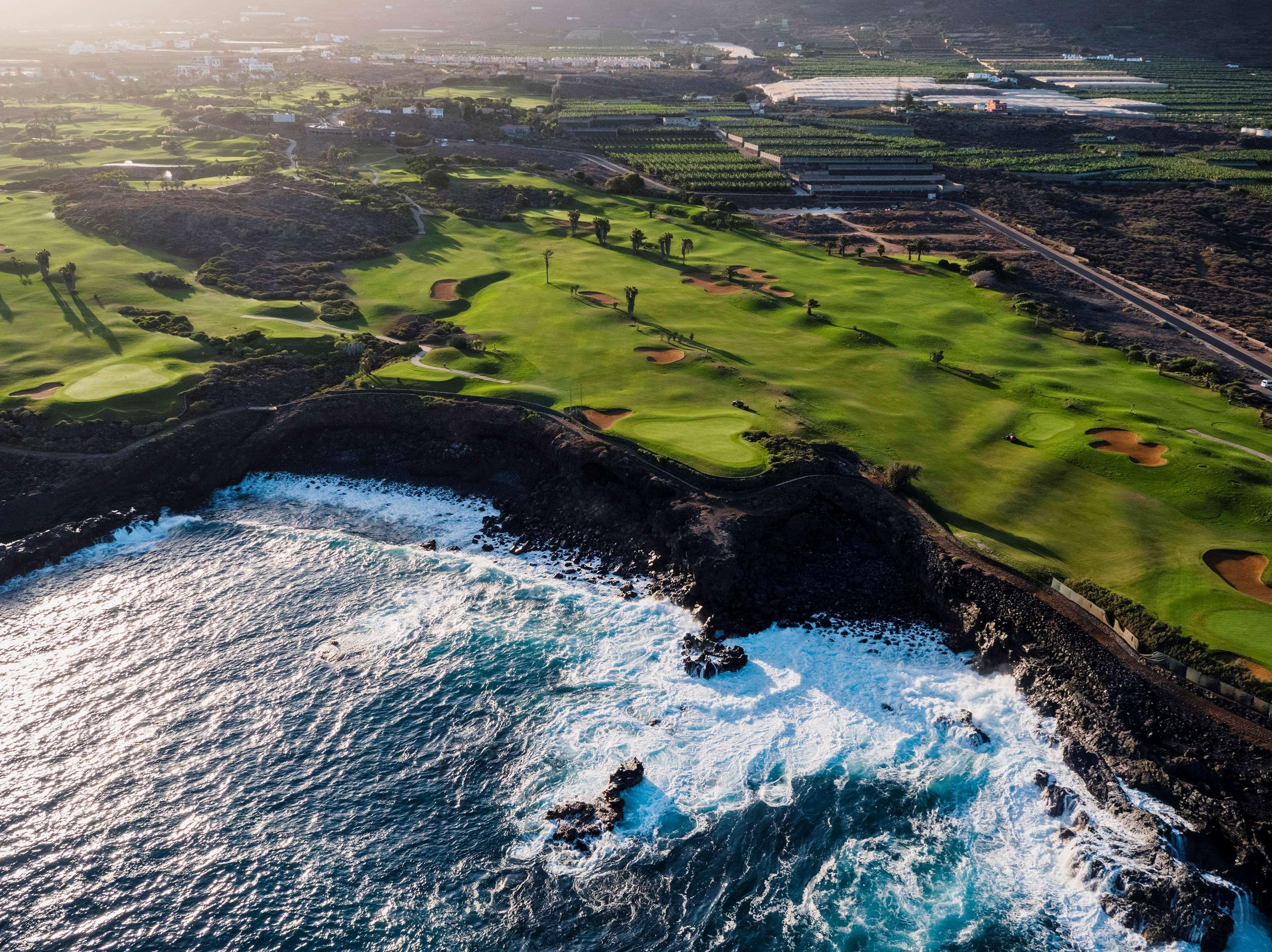 Hacienda del Conde member of Meliá Collection - Adults Only Hotel Buenavista Del Norte Exterior foto Aerial view of the 13th hole