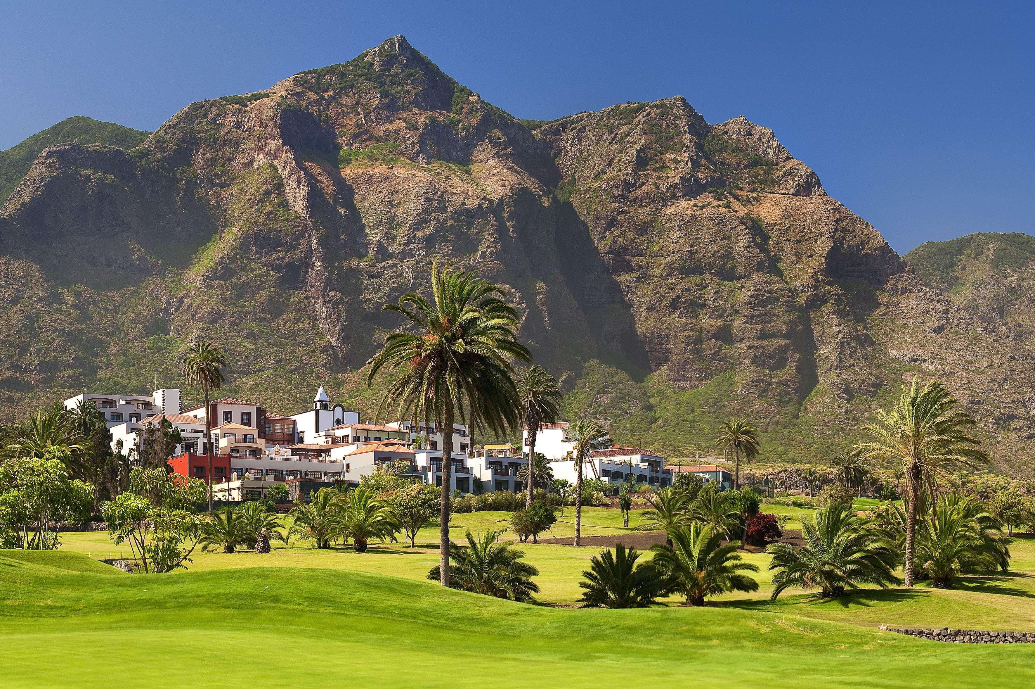 Hacienda del Conde member of Meliá Collection - Adults Only Hotel Buenavista Del Norte Exterior foto View of the town of Maspalomas