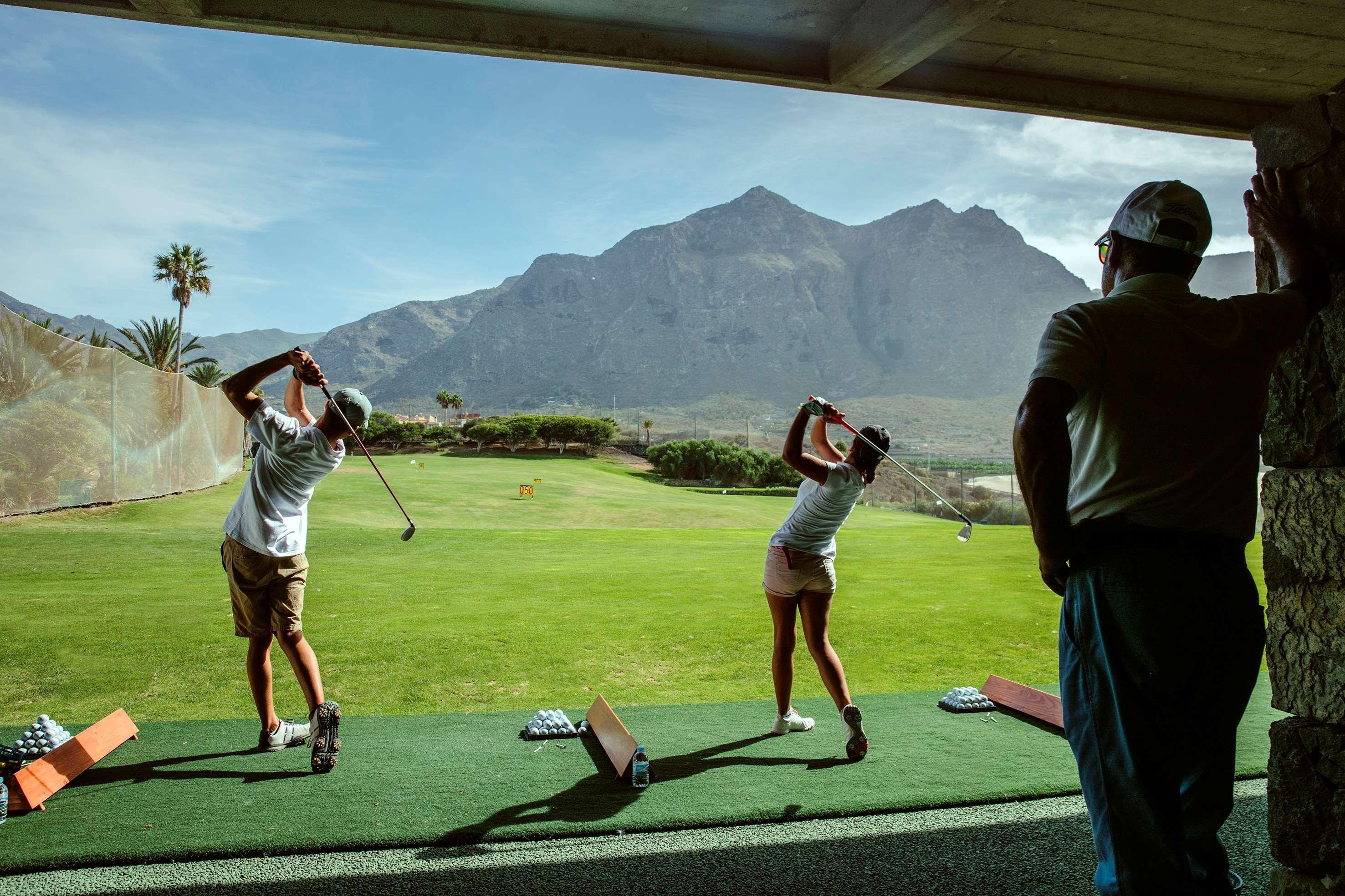 Hacienda del Conde member of Meliá Collection - Adults Only Hotel Buenavista Del Norte Exterior foto Golfers at the practice range