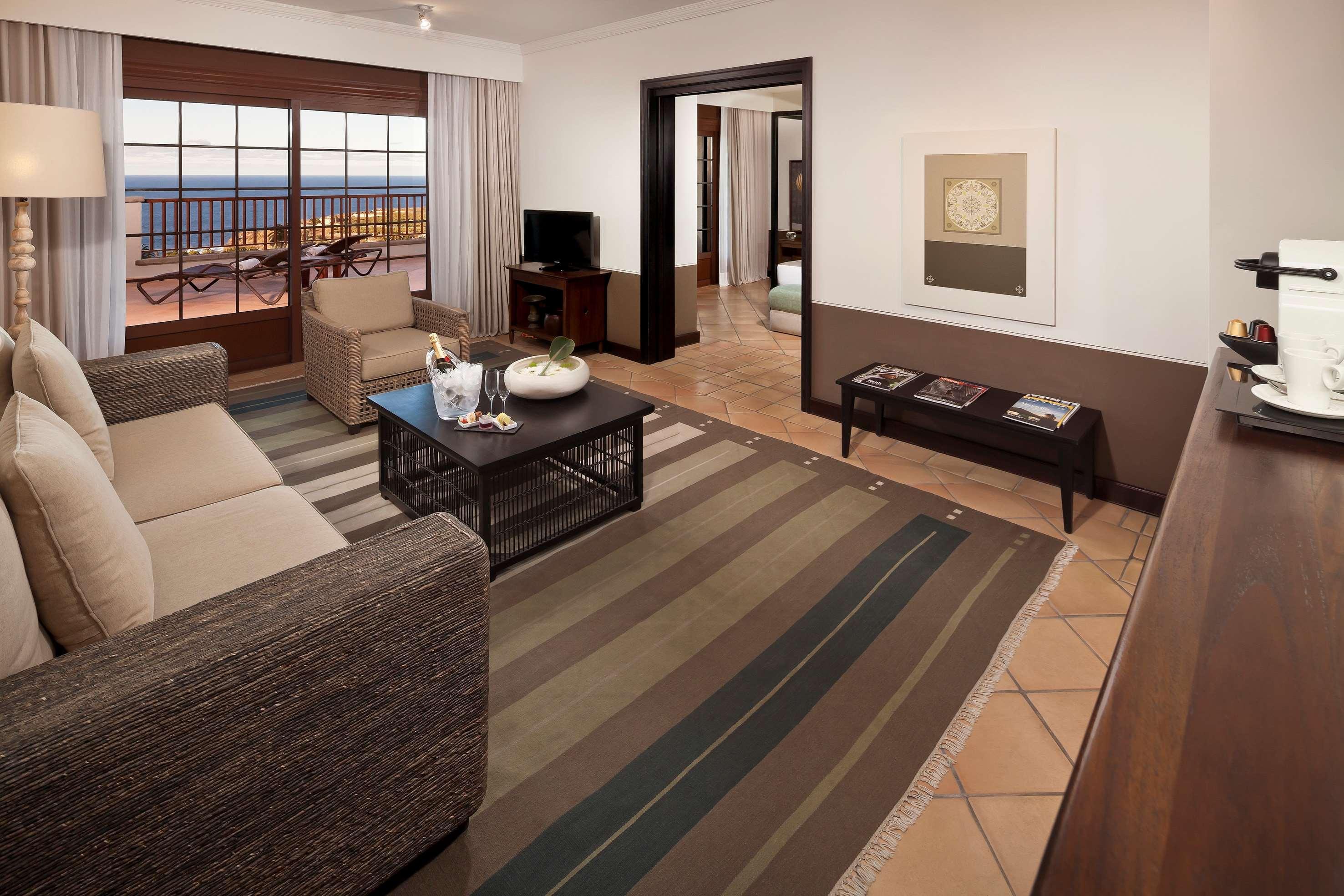 Hacienda del Conde member of Meliá Collection - Adults Only Hotel Buenavista Del Norte Exterior foto A living room at the resort